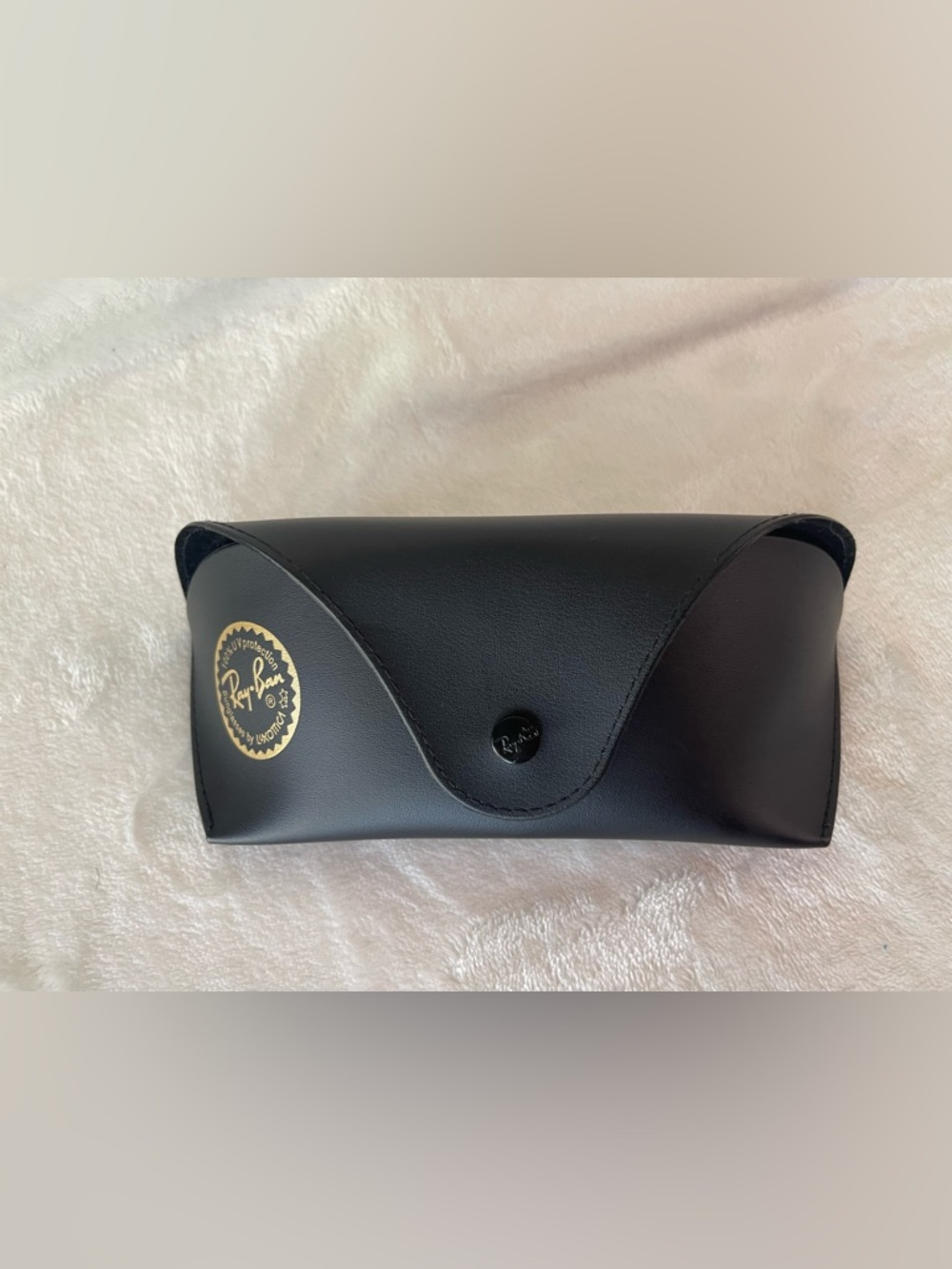 New Ray Ban sunglass case with paper and cloth New